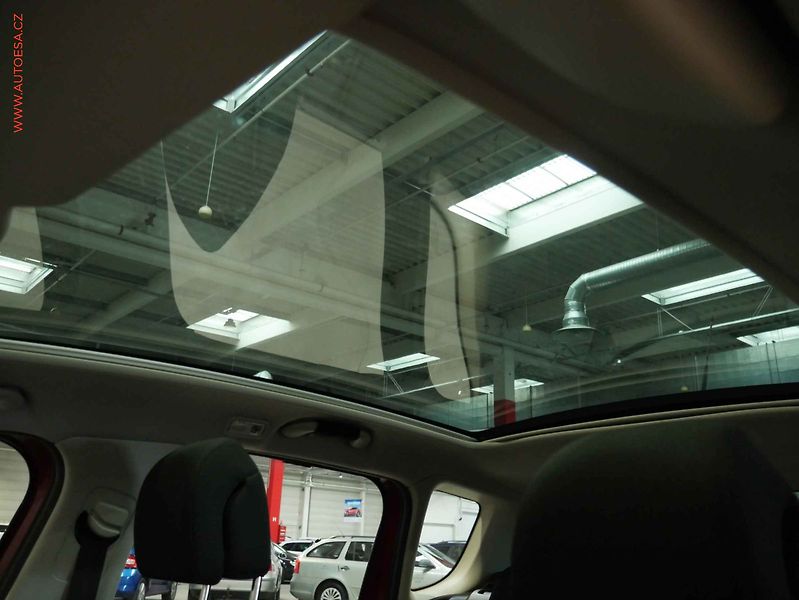 Peugeot 3008 (2010) 1.6HDi, 2.maj, Navi, panor - fotka 21 z 21