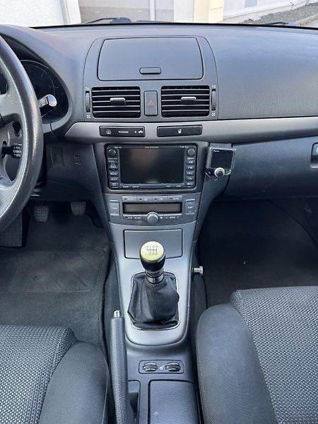 Toyota Avensis 2,0D-4D, ČR, 2.MAJ. - fotka 12 z 15