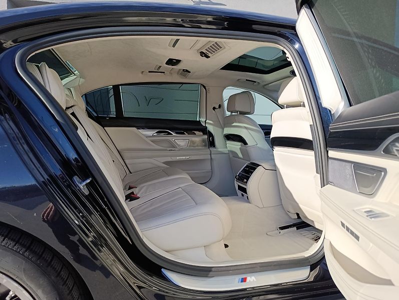 BMW Řada 7 750Li xDRIVE ČR 1.MAJ DPH - fotka 22 z 47