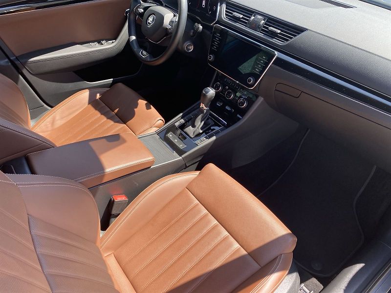 Škoda Superb (2023) Combi 2.0 TDI DSG L&K - fotka 8 z 35