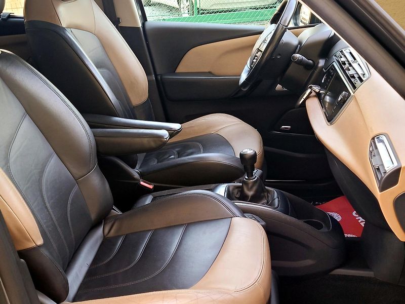 Citroën Grand C4 Picasso 2,0eHDi EXCLUSIVE, 7míst       - fotka 27 z 40