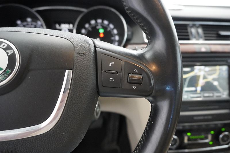 Škoda Superb 3.6 V6 191kW 4x4 REZERVACE - fotka 18 z 36
