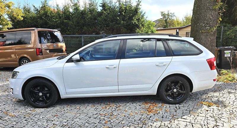Škoda Octavia (2016) Škoda Octavia 3 Combi 2.0 TDI - fotka 13 z 15
