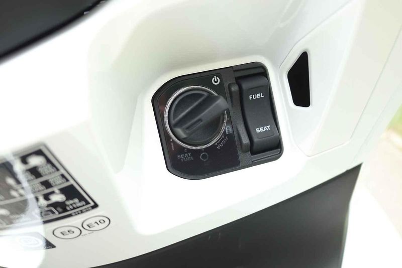 V loňském roce prošla Honda PCX modernizací, vylepšila motor, brzdy i kapotáž.