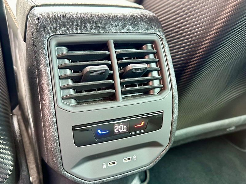 Cupra Leon (2025) VZ 2.0TSI 245kW EXTREME - fotka 30 z 38
