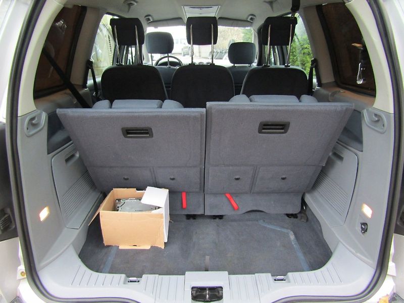 Ford Galaxy (2006) 2.0 TDCi 96kW  ZIMNÍ PNEU 7MÍS - fotka 23 z 40
