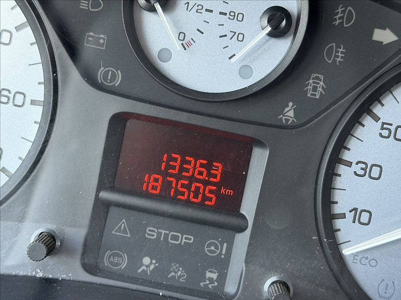Peugeot Partner 1,6 HDI KLIMA TAŽNÉ - fotka 14 z 24