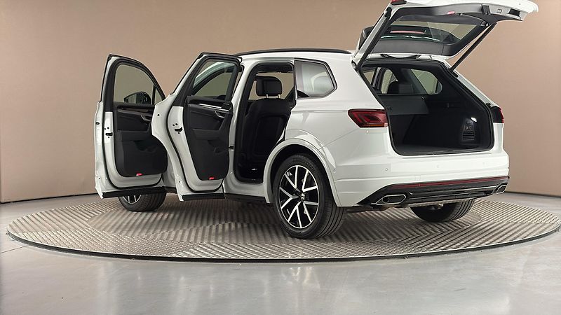 Volkswagen Touareg 3.0 TDI Tiptronic 4MOTION R-Li - fotka 7 z 33