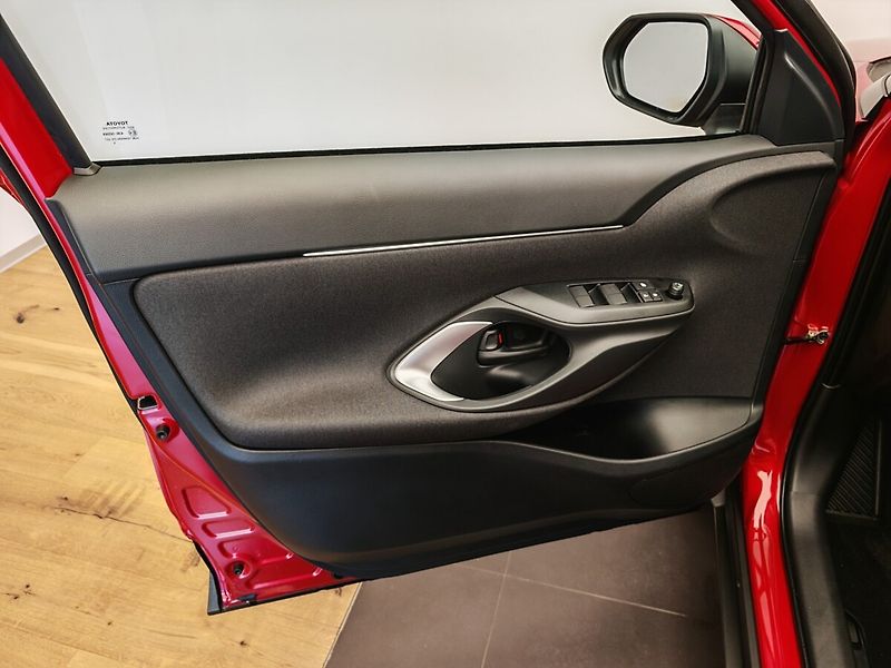 Toyota Yaris Cross 1.5 Hybrid eCVT Comfort 4x2 - fotka 17 z 28