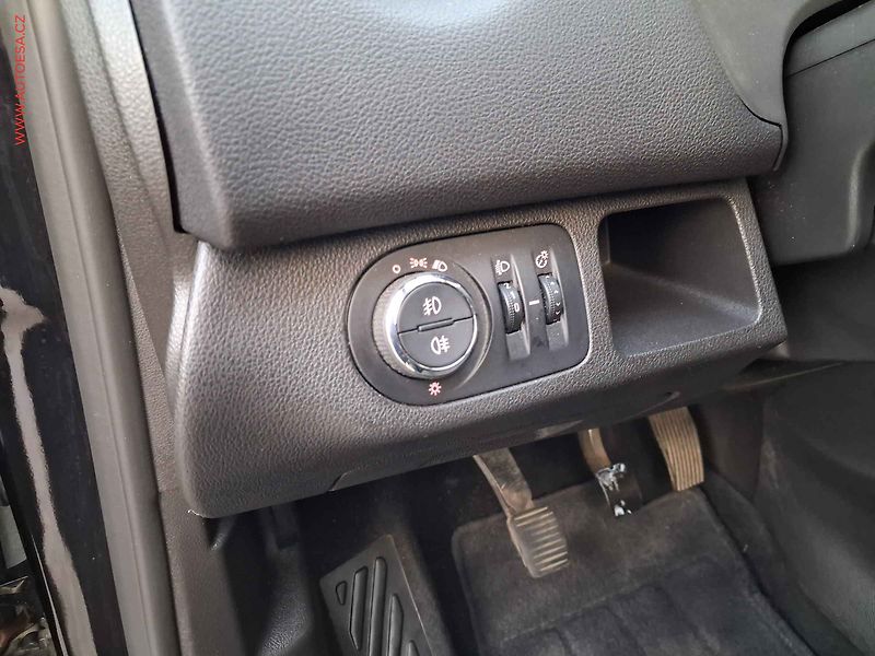 Opel Meriva (2011) 1.4i, ČR, AC, tempo, park - fotka 15 z 17
