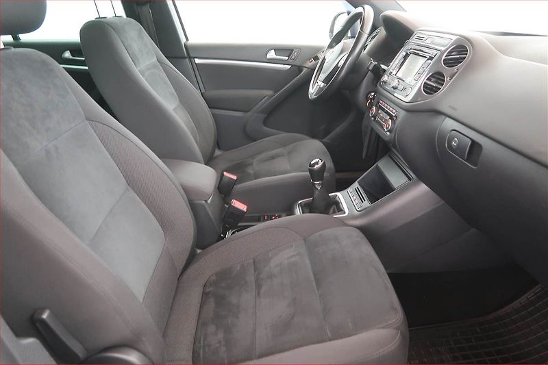 Volkswagen Tiguan (2012) R-Line 2.0 TDI, 4X4 - fotka 9 z 17
