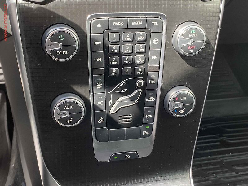 Volvo V40 (2018) 2.0i, AT, LED, kamera - fotka 14 z 18