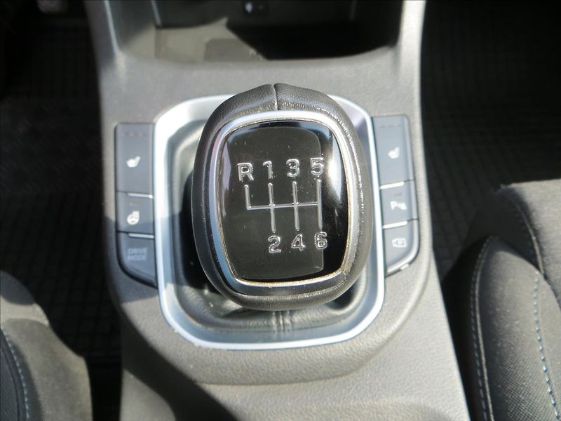 Hyundai i30 1,5 T-GDI mHEV Family Smart - fotka 14 z 28