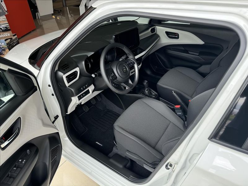Suzuki Swift (2026) 1,2 Premium Hybrid - fotka 4 z 5
