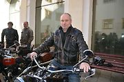Automobiloví a motocykloví veteráni se vydali v neděli na tradiční jízdu Ze zámku na hrad. Start byl na Horním náměstí v Přerově, kde si lidé užili bohatý program.