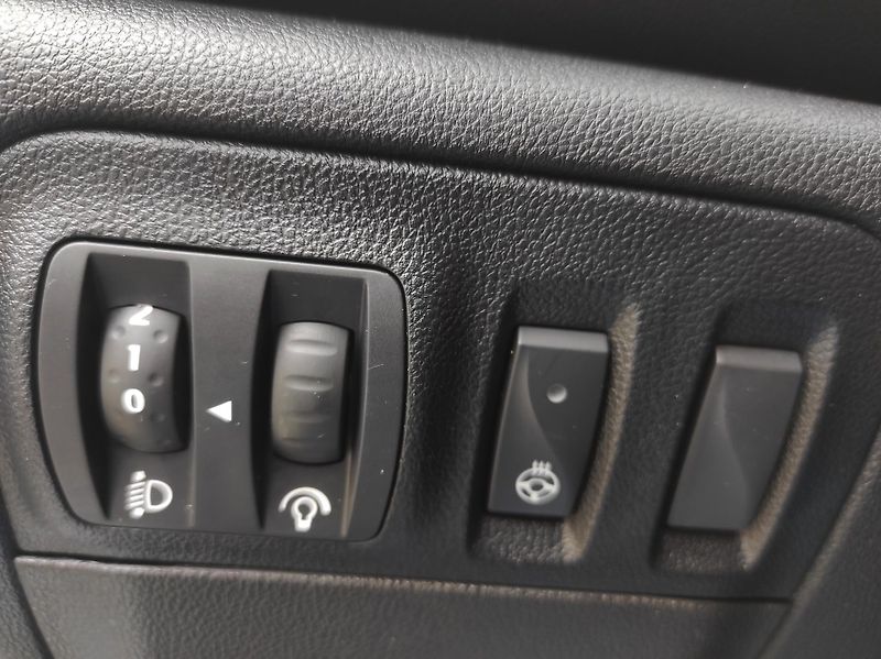 Renault Mégane 1,3TCe Intens AT, EDC, ČR, TZ - fotka 33 z 40