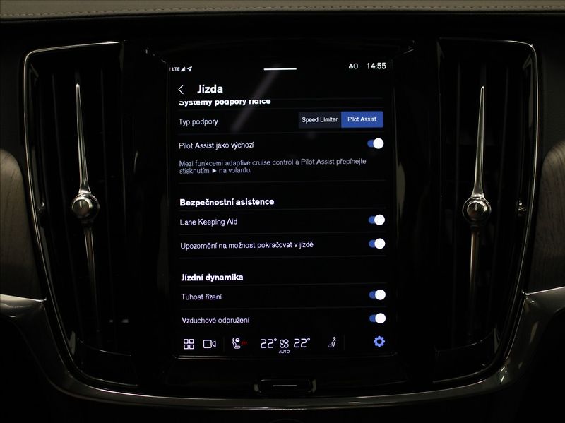 Volvo V90 2,0 B6 AWD Ultimate Dark B&W - fotka 12 z 27