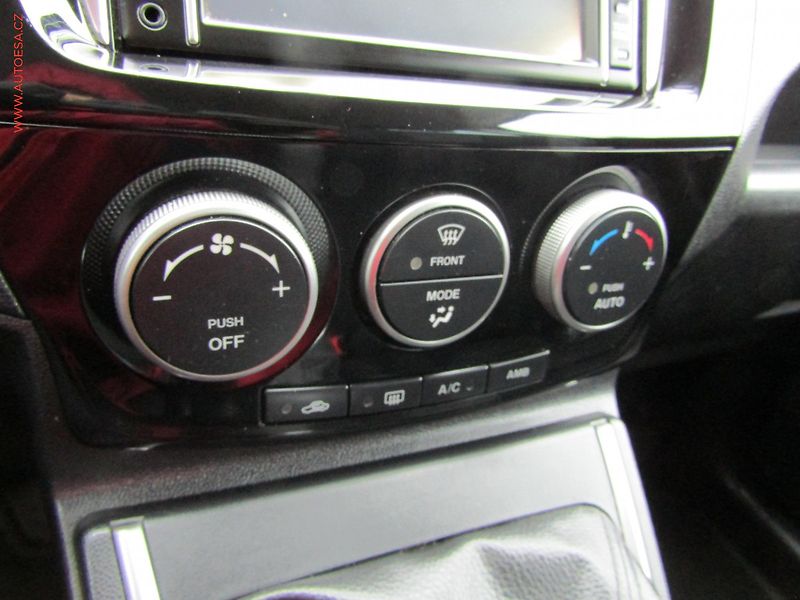 Mazda 5 (2012) 2.0i 7míst, autoAC - fotka 12 z 17