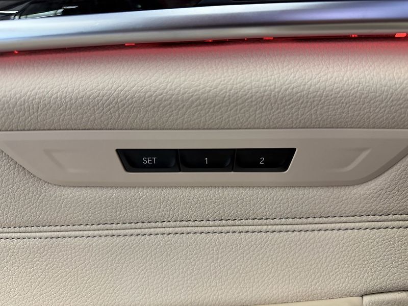 BMW Řada 5 540i 250KW, LUXURY LINE, VENTI - fotka 24 z 28