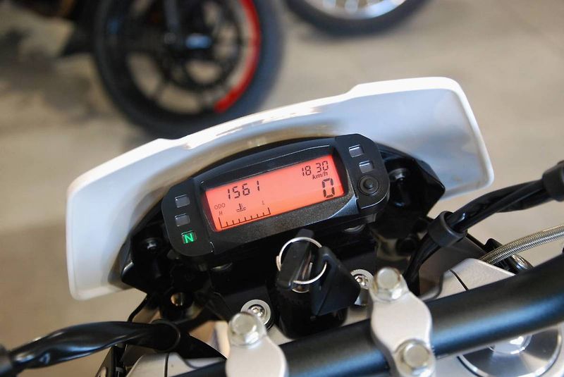 Ostatní (2022) UM DSR EX 125 - po 1.maj, stav - fotka 10 z 20