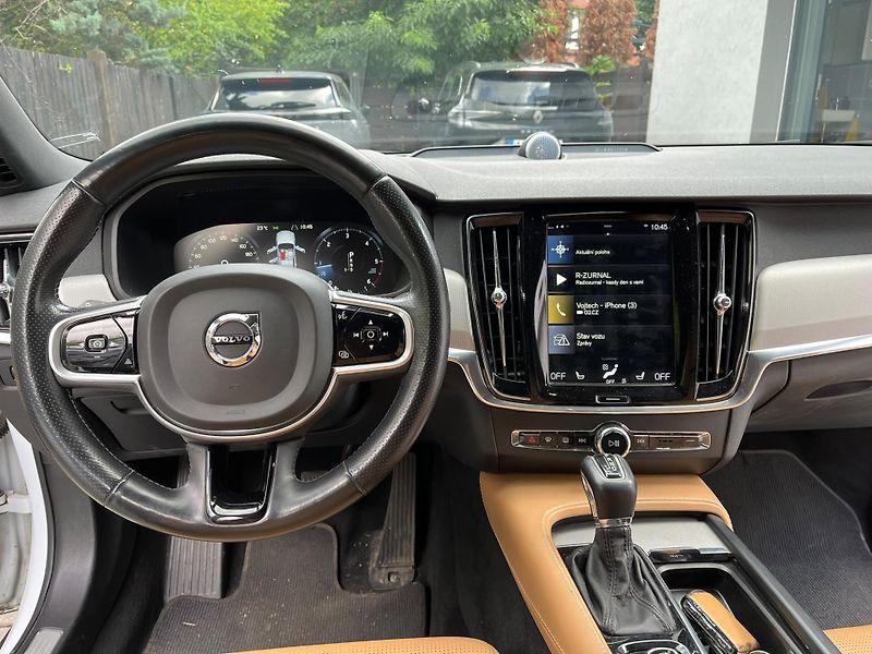 Volvo V90 2.0 D5 Cross Country AWD - fotka 13 z 18