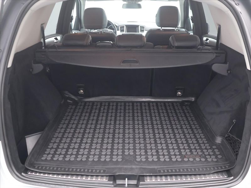 Mercedes-Benz Třídy M 3,0 190kW 350 BlueTec 4Matic C - fotka 10 z 33