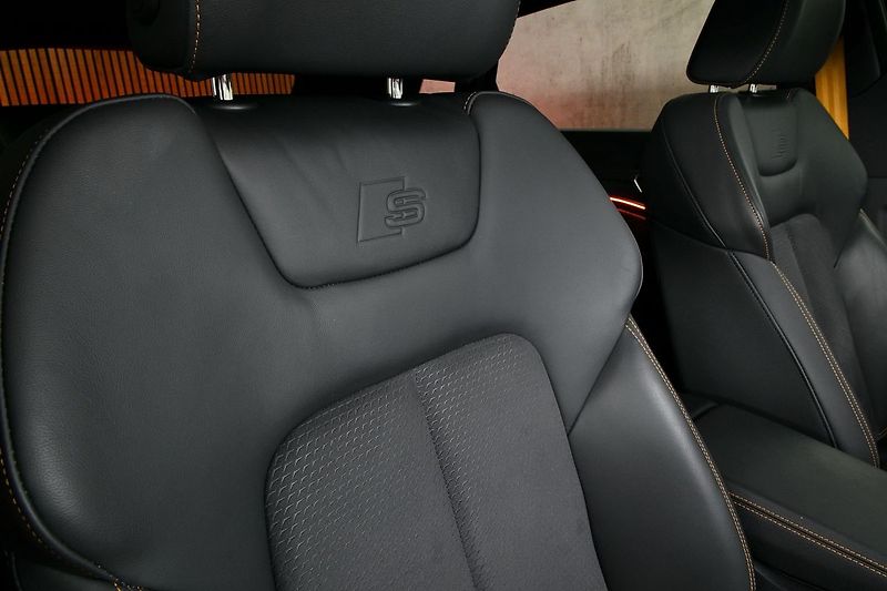 Audi e-tron 55 300kW S-line BlackEdi NV TZ - fotka 19 z 44