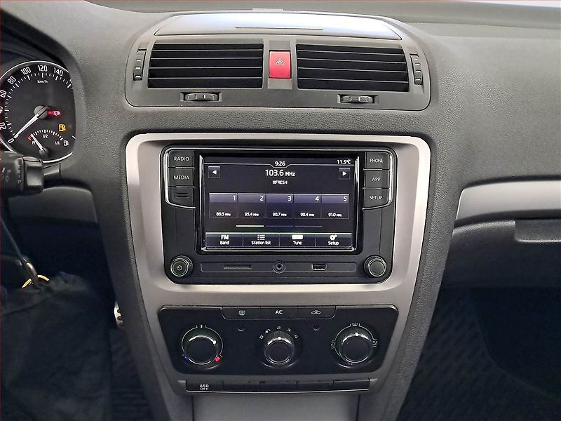 Škoda Octavia (2012) 1.6, Serv.kniha, po STK - fotka 11 z 13