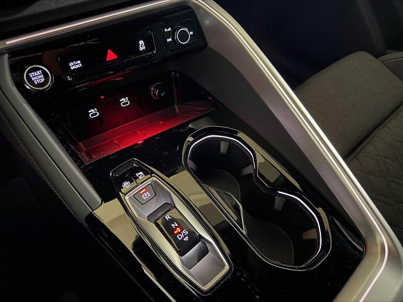 Audi Q5 (2026) TDI 150kW 4X4 S-LINE R20 3D!!! - fotka 39 z 54