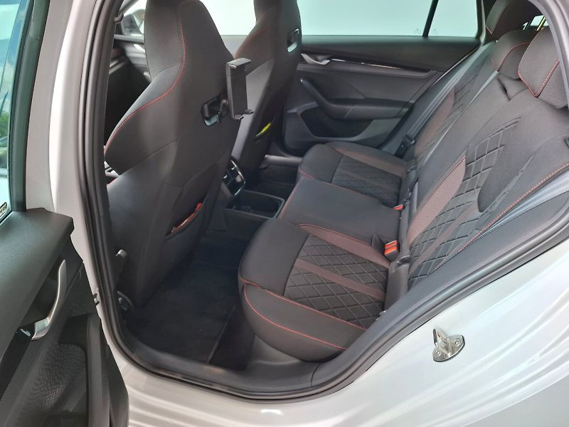 Škoda Octavia (2025) combi RS 2,0 TSI 195 KW 7-STUP - fotka 31 z 43