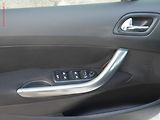Peugeot 308 (2013) 1.6 i, AC, tempo, park.asist - náhled 15