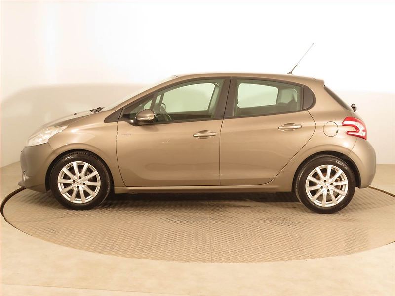 Peugeot 208 (2013) 1.4 VTi, Serv.kniha, Tempomat - fotka 3 z 15