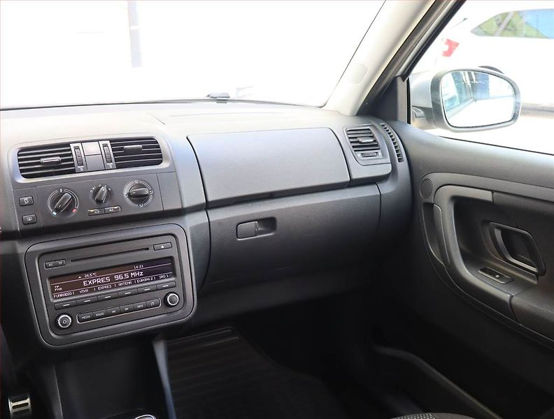 Škoda Fabia (2013) Scout 1.2 TSI, Serv.kniha - fotka 8 z 15