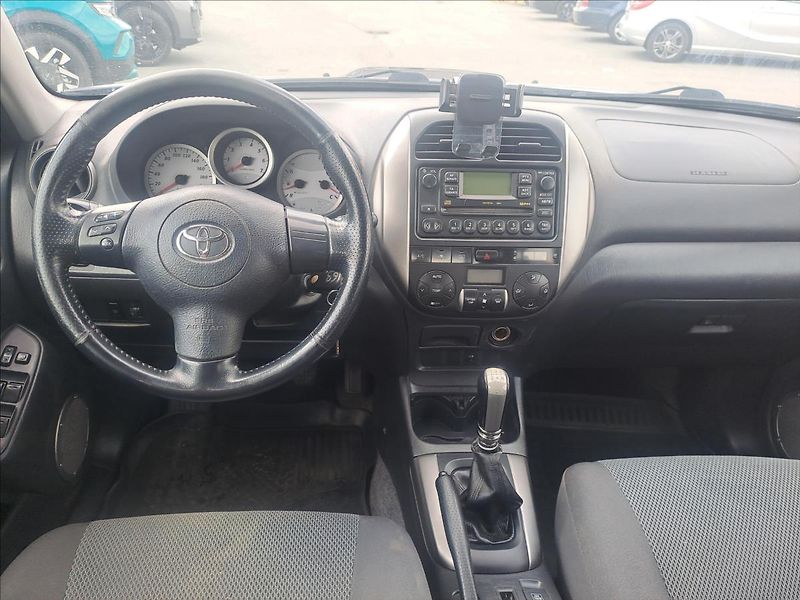 Toyota RAV4 2,0 D-4D 4x4 - fotka 9 z 13