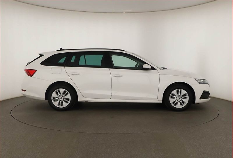 Škoda Octavia (2023) Ambition 1.5 TSI - fotka 6 z 18