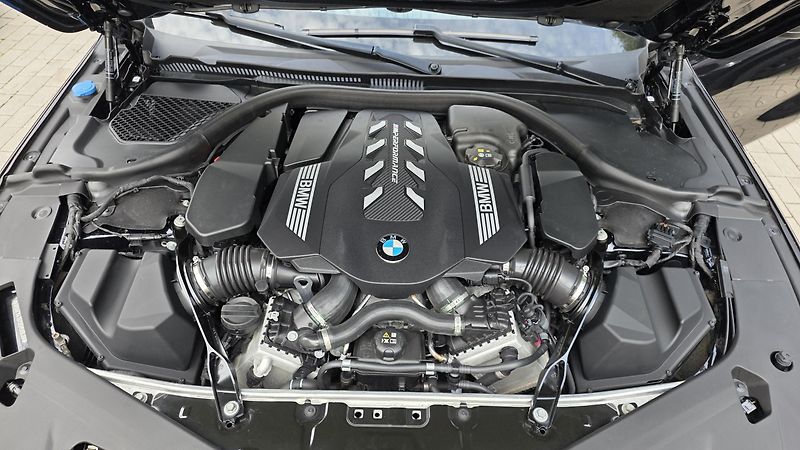 BMW Řada 8 (2023) M850i 4.4 V8 390kW xDrive AT - fotka 40 z 42