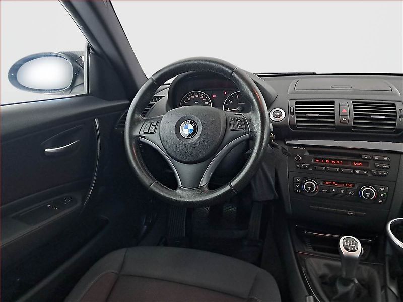 BMW Řada 1 (2009) 116i, jezdí výborně - fotka 7 z 17