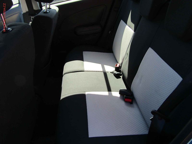 Suzuki Splash (2014) 1.0 i, ČR, AC - fotka 9 z 17