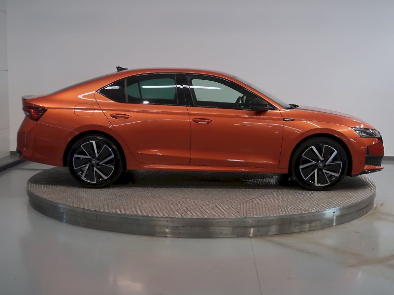 Škoda Octavia (2026) SPORTLINE 2.0TDI DSG CANTON LE - fotka 8 z 44