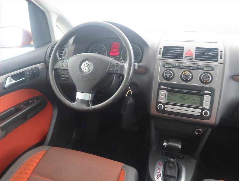 Volkswagen Touran (2007) Cross 2.0 TDI, Automat, 7 míst - fotka 7 z 16