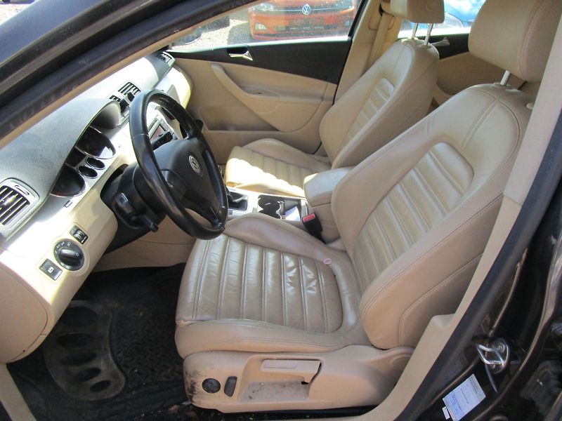 Volkswagen Passat 2,0TDi-125KW - fotka 9 z 15
