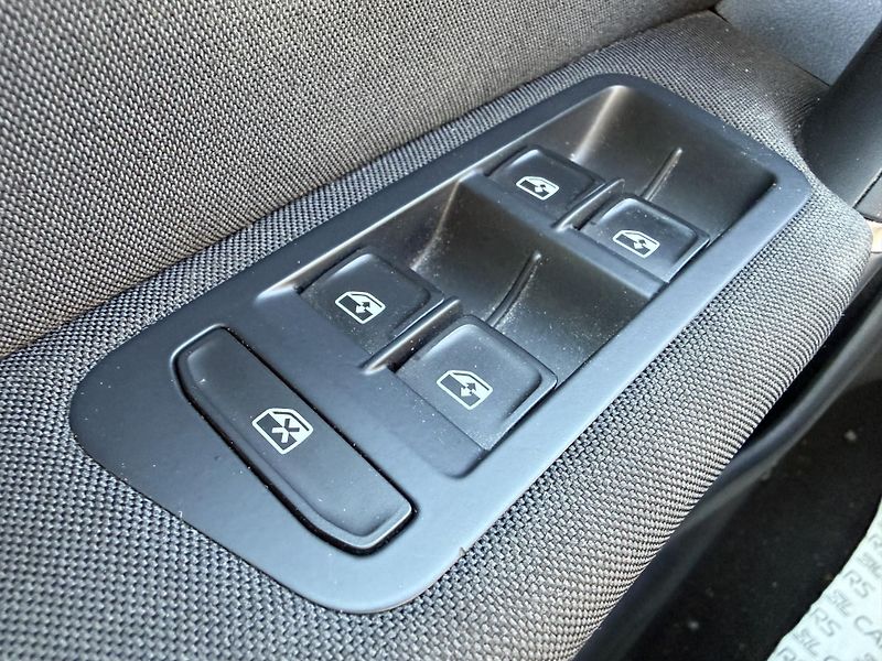 Volkswagen Golf Sportsvan 1.2 TSI KLIMA SERVISKA 2X KOLA - fotka 15 z 44