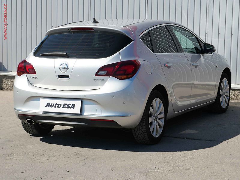 Opel Astra (2013) 1.4 T, ČR, AC, xenon, navi - fotka 4 z 23