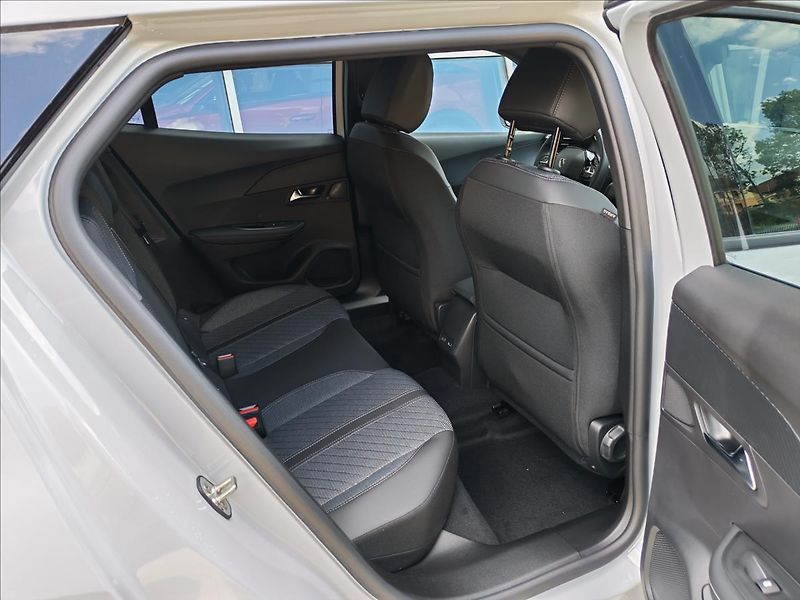 Peugeot 2008 (2026) 1,2 2008 ALLURE Turbo 100 MAN6 - fotka 6 z 16