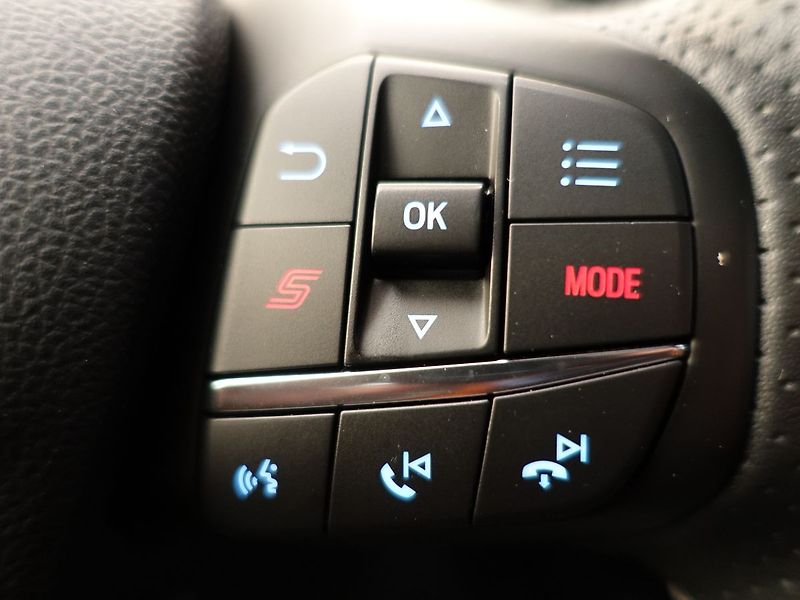 Ford Focus 2,0 ST Styling-Paket ZAMLUVENO - fotka 31 z 57