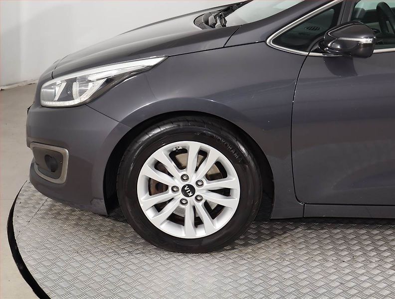 Kia Ceed (2017) 1.6 GDI, Automat, Navi - fotka 15 z 17