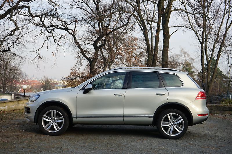 Volkswagen Touareg 180kW Pano 360 Matrix AdTempom - fotka 3 z 39