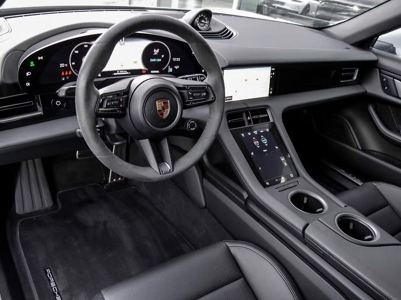 Porsche Taycan 4S Sport Turismo 360 HuD InnoD - fotka 10 z 25