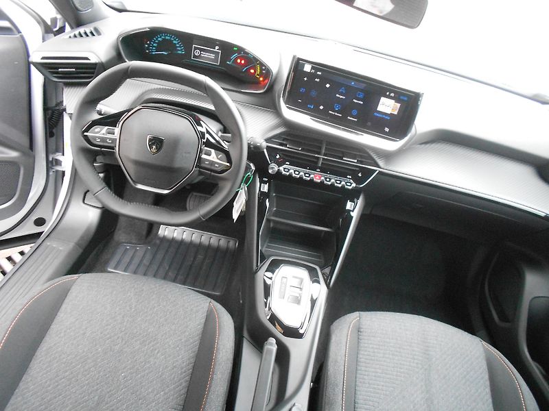 Peugeot 2008 BUSINESS Hybrid 110 e-DCS6  - fotka 6 z 8