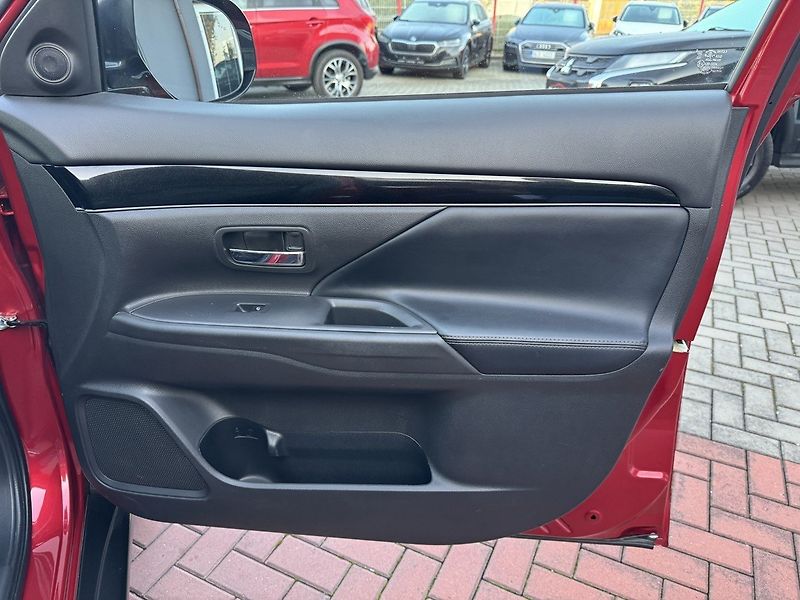Mitsubishi Outlander (2019) 2.0i Mivec AWD Automat LED - fotka 18 z 48
